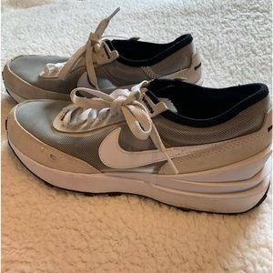 nike running shoes // waffle 1